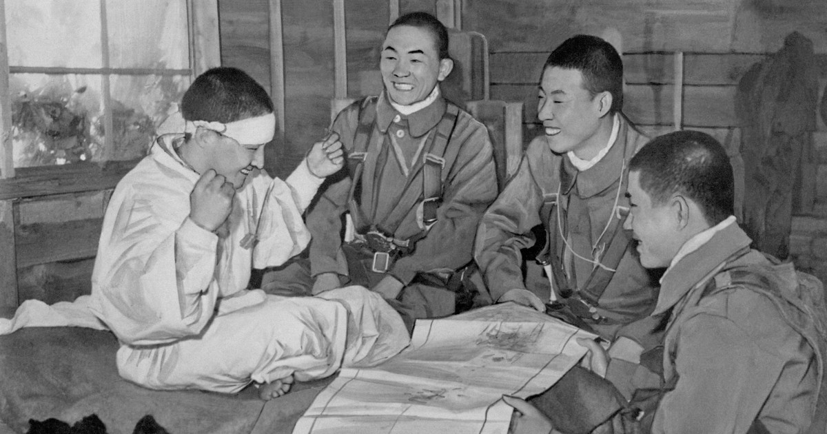 最後の夜は綿布団で」父が写した特攻隊 77年前の心境たどる [写真特集1