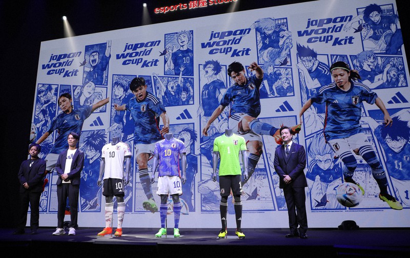 サッカー日本代表、新ユニホーム発表 コンセプトは「ORIGAMI」 [写真