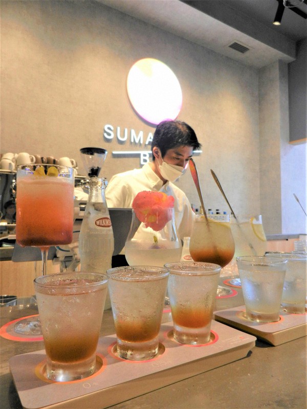 「SUMADORI-BAR SHIBUYA」で提供されているカクテルなどの飲料。アルコール度数は3段階に分かれている=東京都渋谷区宇田川町で2022年6月29日午後4時49分、道下寛子撮影