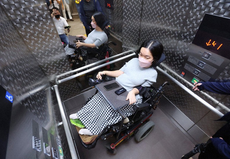 車椅子動けぬエレベーター 声聞かず幅縮小、工事やり直し 神戸・地下鉄