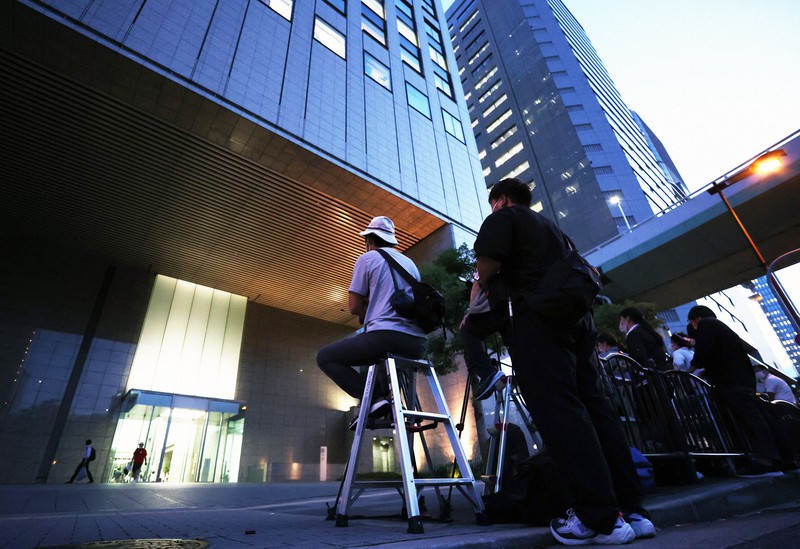 東京地検特捜部の係官が家宅捜索に入った大広本社が入るビル=大阪市北区で2022年9月5日午後6時31分、中川祐一撮影