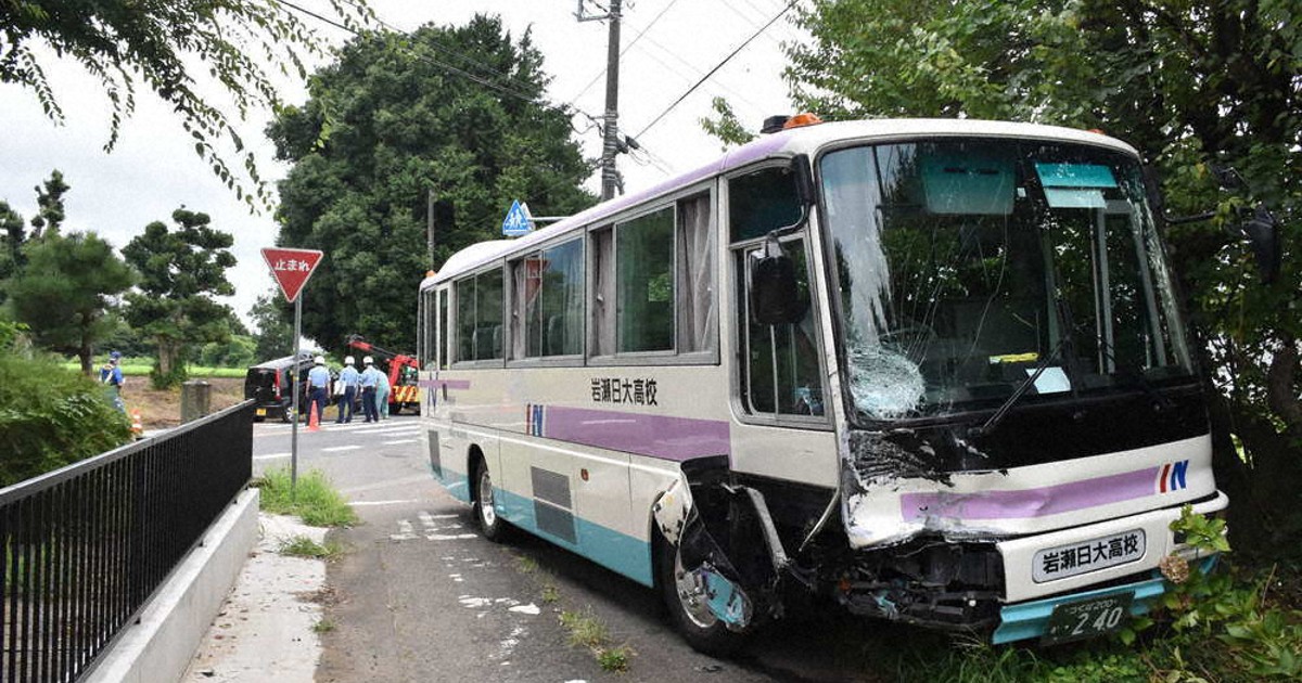 鈍い音が…現場騒然、高校生あぜん 茨城・スクールバス衝突事故 | 毎日新聞