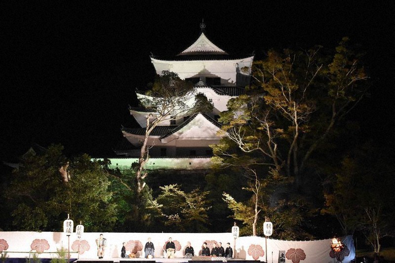 3年ぶりに上野城薪能 地元の小中生も披露 10日 本丸広場で 伊賀 三重 毎日新聞