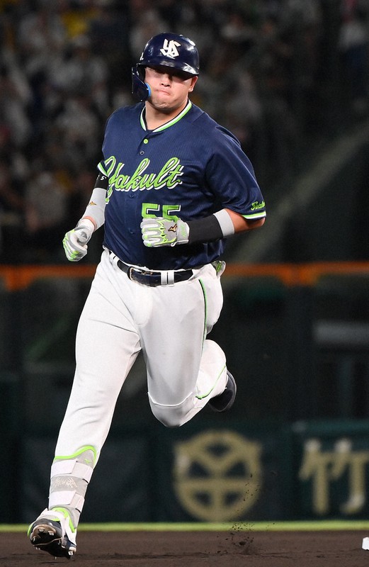 甲子園に静寂 ヤクルト村上宗隆が52号本塁打 野村、落合に並ぶ