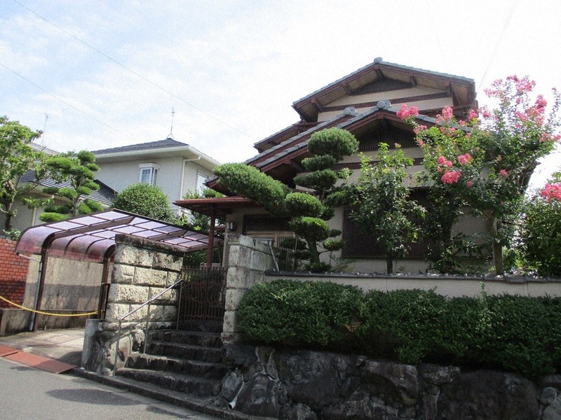 生駒市鹿ノ台地区にある対象物件の一つ=奈良県生駒市提供