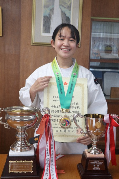 【希少品】少林寺拳法　トロフィー　① 希少品少林寺拳法 トロフィー ①