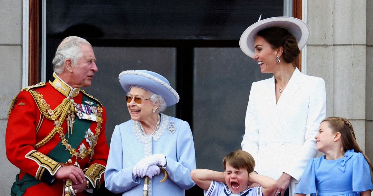 エリザベス女王、若き日の決意「死ぬまで奉仕」 70年の威厳 | 毎日新聞