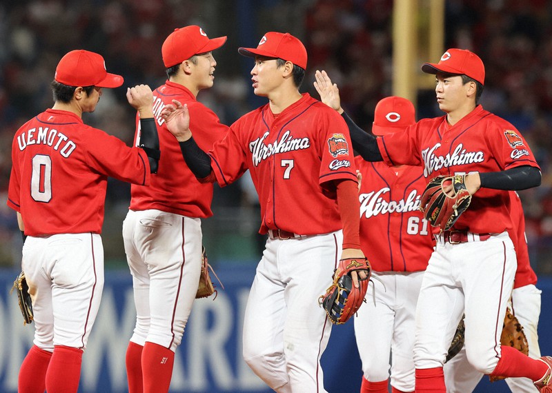 ヤクルト対広島カープ☆9/16(日)☆明治神宮球場☆スワローズ側ライト