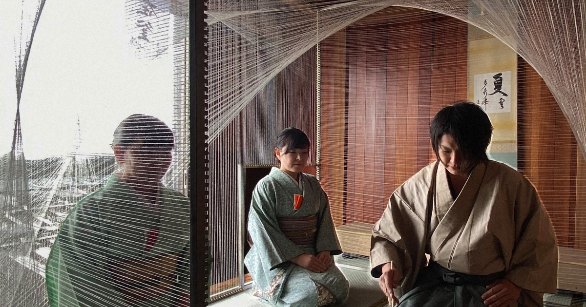 50 climbers attend Japanese tea ceremony in portable tea room on Mt