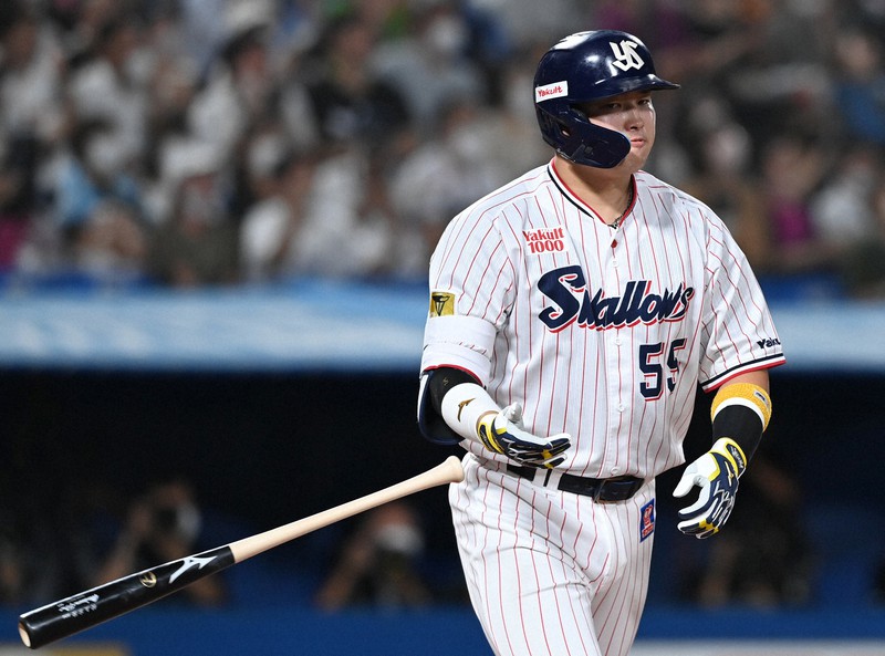 【ヤクルト-巨人】四回裏ヤクルト無死、本塁打を放った村上=神宮球場で2022年9月13日、北山夏帆撮影