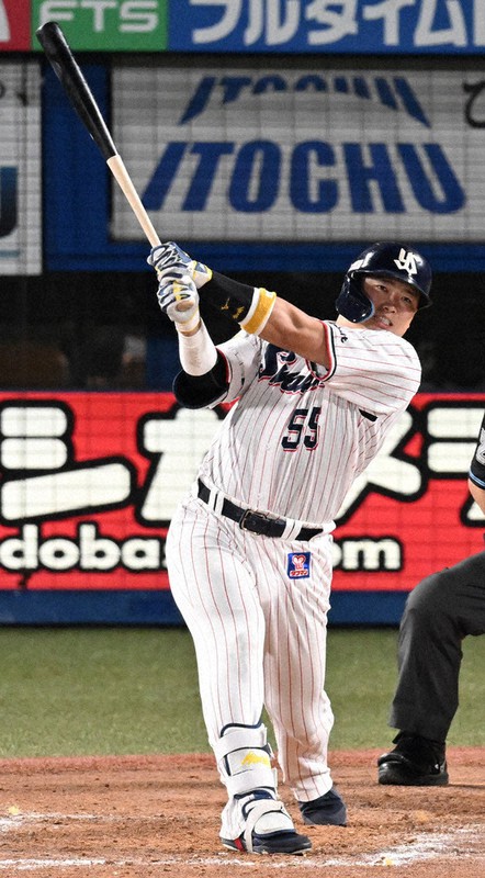 プロ野球 巨人9－7ヤクルト 背負った「55」 ヤクルト・村上届いた 一気