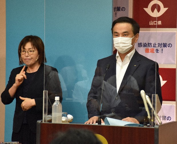 費用が6300万円となることなど、安倍元首相の県民葬の内容を発表する村岡嗣政知事=山口市の県庁で2022年9月13日午前11時1分、堀菜菜子撮影