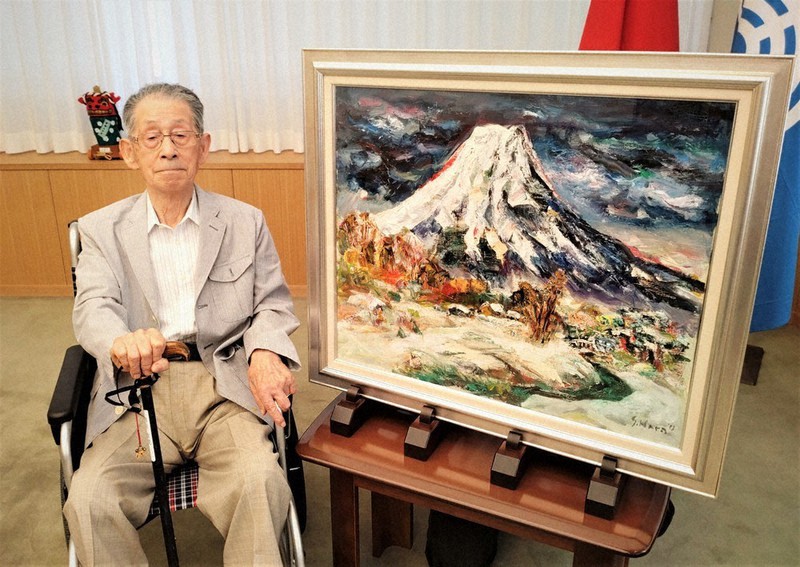 唐津市の新庁舎彩る富士とバラ 地元出身画家2人が寄贈 ／佐賀