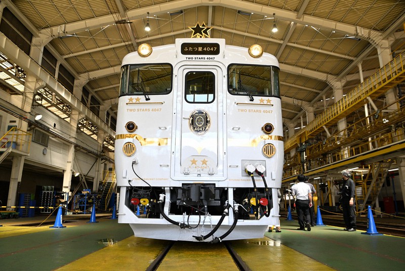 ＪＲ九州　ふたつ星4047　３両セット 特急ふたつ星4047 | JR KYUSHU D&S TRAINS D&S列車の旅