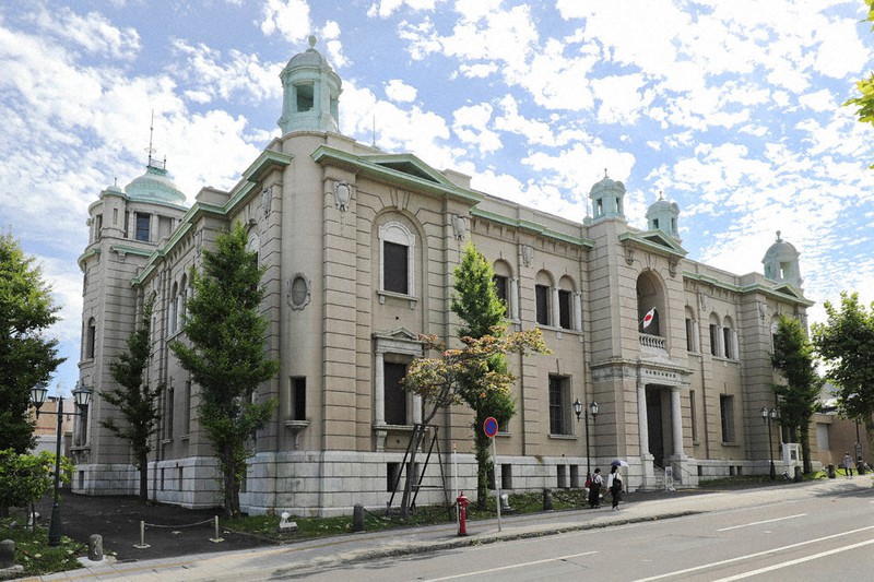 昭和10年小樽無尽北洋銀行新築記念文鎮 レトロの美：日本銀行旧小樽支店 北海道小樽市 広々吹き抜け 北
