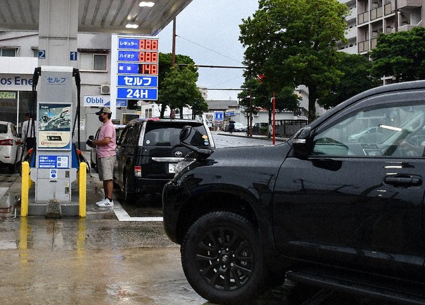 台風14号接近 福岡のgs 給油客2倍 運休相次ぎ都市機能まひ 毎日新聞