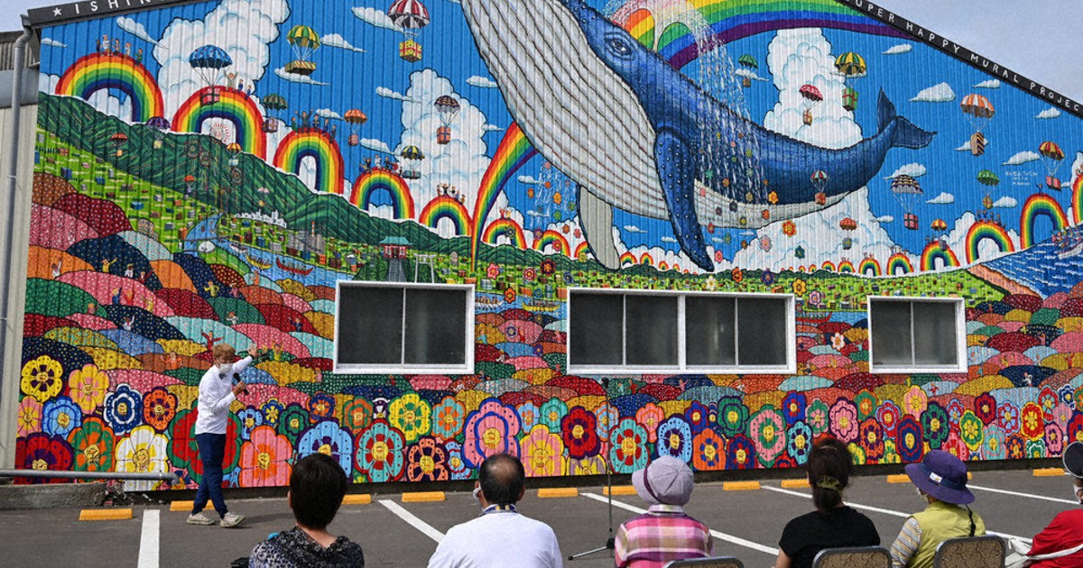 祈りの「花咲かくじら」 石巻「復興と平和」へ巨大壁画
