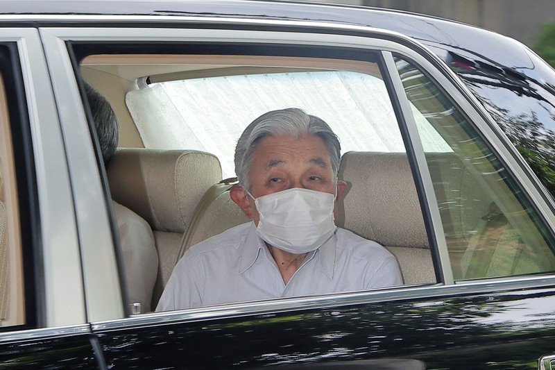 上皇さま、左目の白内障手術で東大病院へ 日帰りで | 毎日新聞