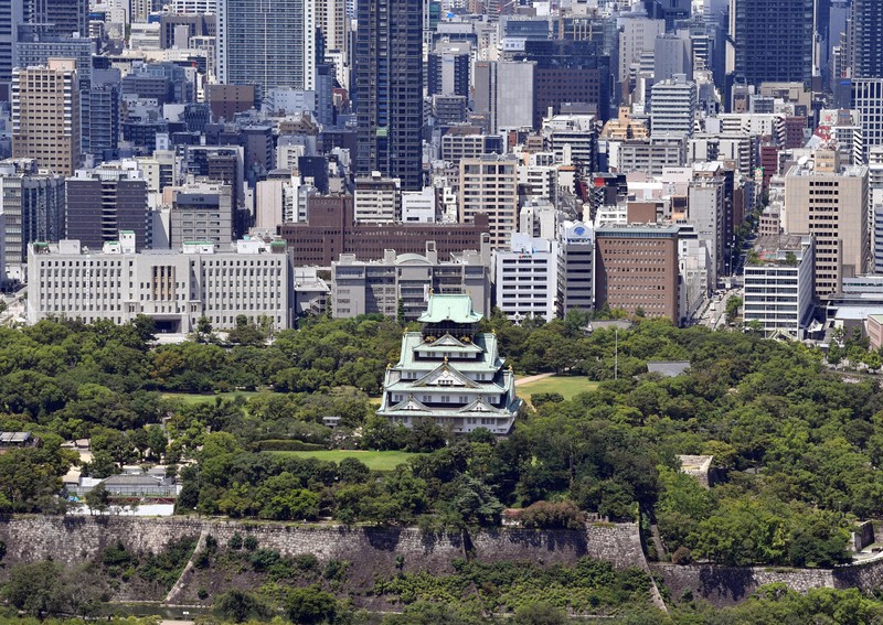 現在の大阪城周辺=大阪市内で2021年8月4日、本社ヘリから加古信志撮影