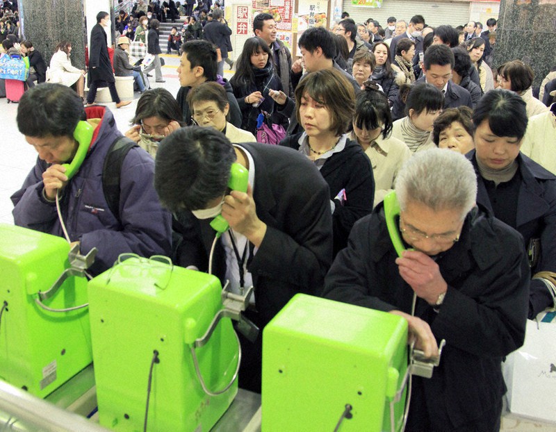 窓のむこうは：使える？公衆電話 「もしもの時の強い味方」 | 毎日新聞