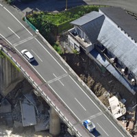 台風14号爪痕 国道崩落し一時孤立も 宮崎 [写真特集1/8] | 毎日新聞
