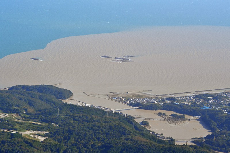 台風 台風14号爪痕 国道崩落し一時孤立も 宮崎 [写真特集1/8] | 毎日新聞