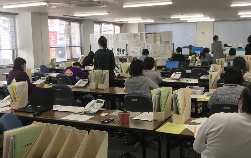 軽症者の症状悪化などの相談に対応する佐賀県の「自宅療養支援センター」=2022年9月21日(佐賀県提供)