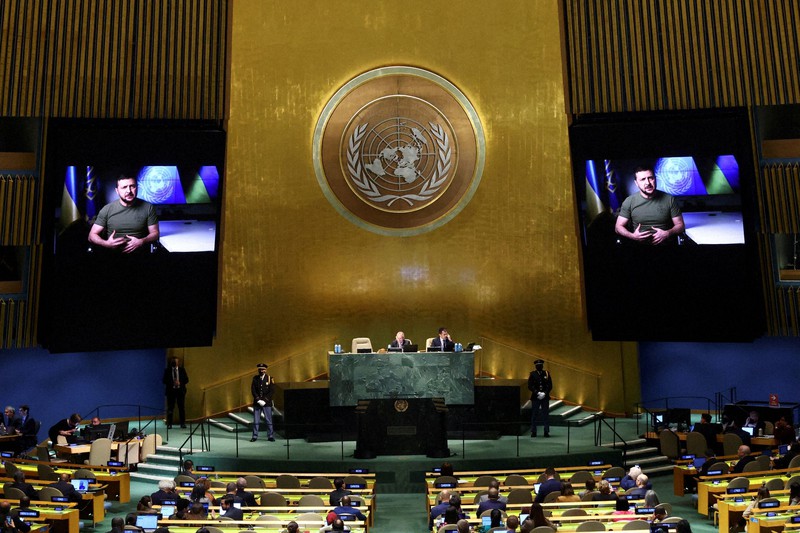 国連総会でビデオ演説するウクライナのゼレンスキー大統領=米ニューヨークで2022年9月21日、ロイター