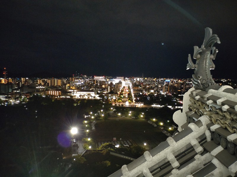 1人5万円で姫路城貸し切り ナイトツアー人気 非公開エリアも見学 毎日新聞