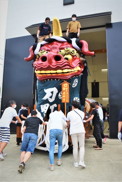 唐津くんちで最も古い「赤獅子」、33年ぶり修復完了 試し曳き | 毎日新聞