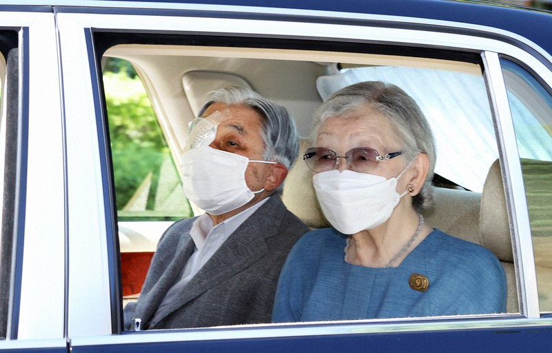 上皇さま、白内障と緑内障の手術 東大病院 日帰りで無事終わる | 毎日新聞