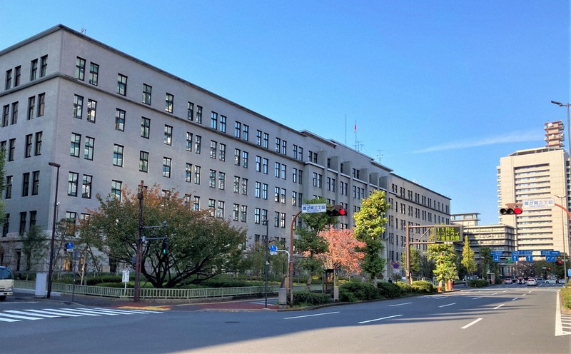 国税庁が入る財務省庁舎。問題のある宗教法人が税制上、優遇されていることに対して疑問の声が上がっている=東京都千代田区霞が関で2020年11月16日、赤間清広撮影