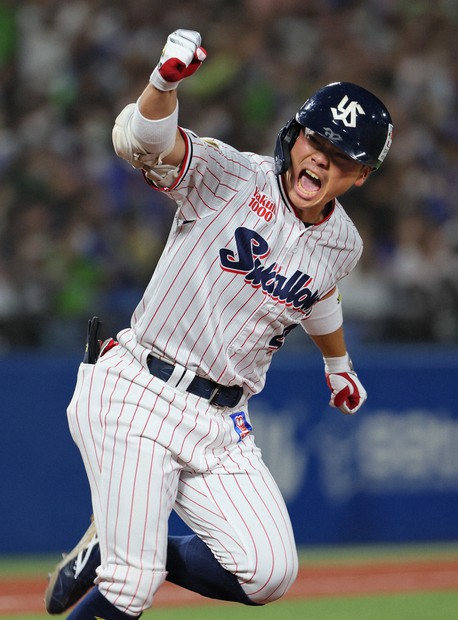 優勝サヨナラ打のヤクルト丸山 代走・守備固めのルーキーが決めた