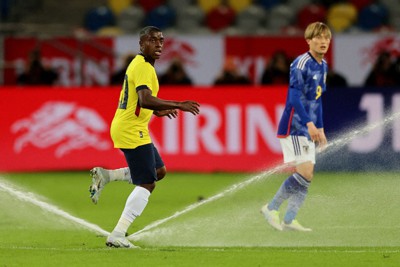 試合中にスプリンクラー誤作動連発 サッカー日本代表エクアドル戦
