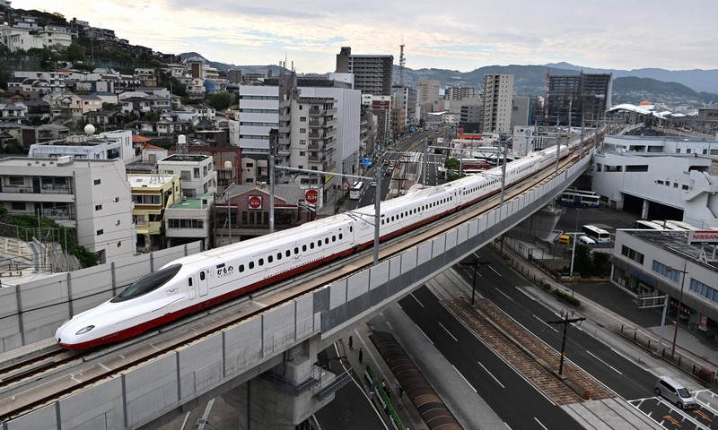 西九州新幹線「かもめ」1号=長崎市で2022年9月23日午前7時29分、徳野仁子撮影