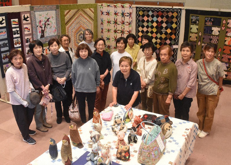 パッチワークタペストリー「森の教会」 【公式通販】