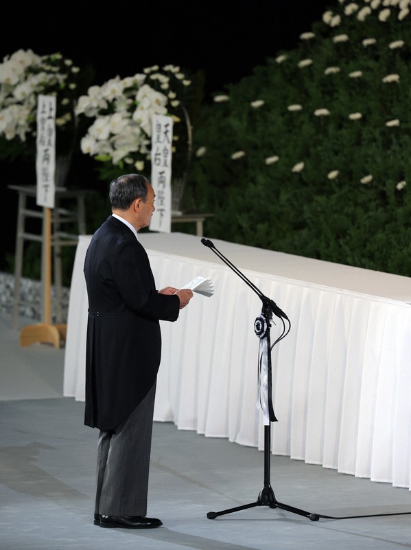 追悼の辞を述べる菅義偉前首相=東京都千代田区の日本武道館で2022年9月27日午後2時52分(代表撮影)