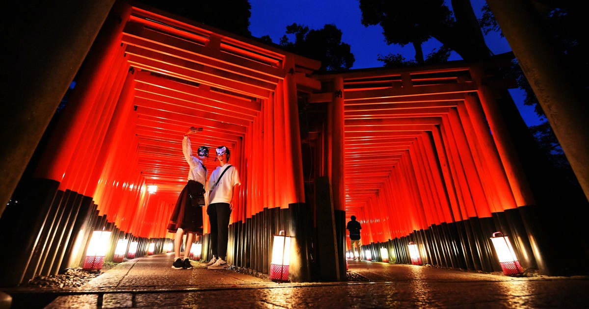 千本裕三、【紅葉の境内（談山神社）】、希少な大判額装用画集より、美品、日本人画家 千本裕三、【紅葉の境内（談山神社）】、希少な大判額装用画集
