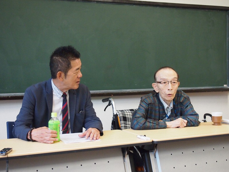 記者会見する桂歌丸さん（右）と三遊亭円楽さん＝2017年6月27日、濱田元子撮影