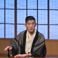 今年8月11日に高座に復帰し、「猫の皿」を披露する三遊亭円楽さん＝国立演芸場提供