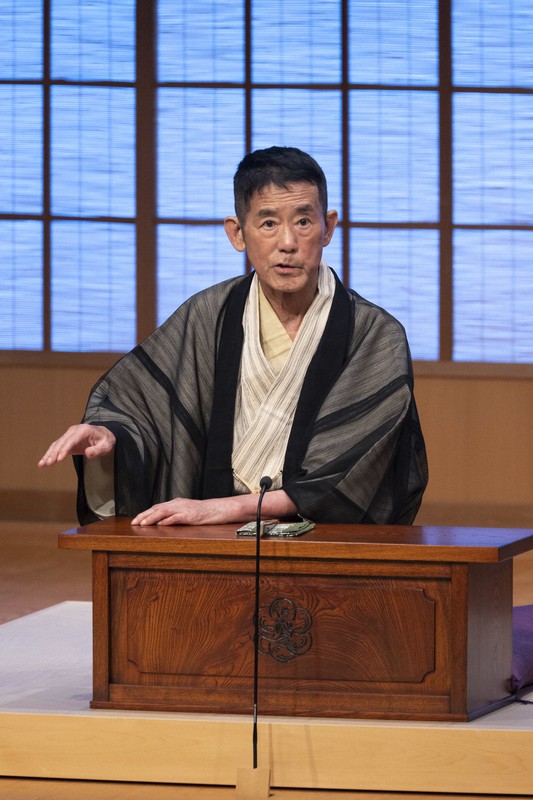 今年8月11日に高座に復帰し、「猫の皿」を披露する三遊亭円楽さん＝国立演芸場提供