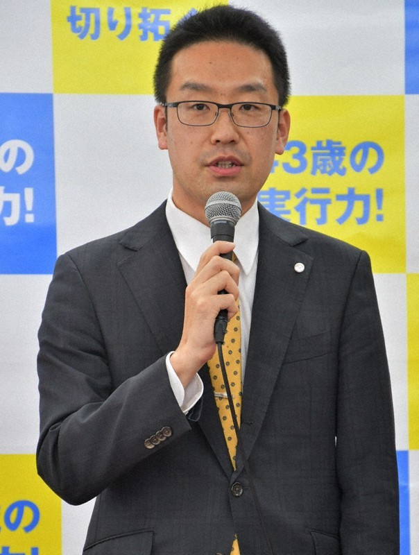 守山市長選への立候補を表明する森中高史氏=滋賀県守山市吉身3の守山商工会議所で2022年9月30日午後1時2分、礒野健一撮影