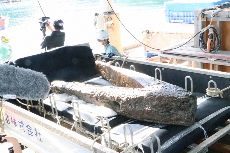 元寇船のいかり741年ぶり水上に 長崎で引き揚げ 計画的作業は初 | 毎日新聞