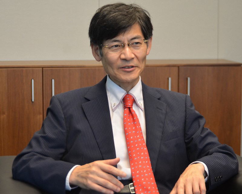 インタビューに答える日銀元理事の門間一夫氏=東京都千代田区で2022年6月7日午後2時20分、杉山雄飛撮影