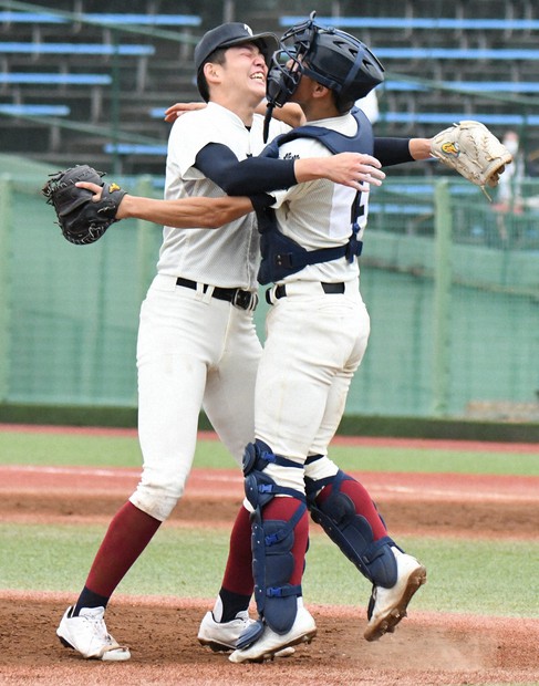 桐蔭学園　野球set プロ注目のバッテリーが見せ場演出 大阪桐蔭「3冠」達成 | 毎日新聞