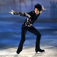 メダリスト　オンアイス　２０２０　羽生結弦選手ほか メダリスト・オン・アイス2021＞演技をする羽生結弦（撮影