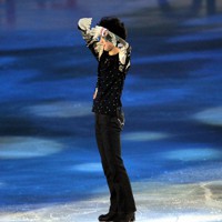 メダリスト　オンアイス　２０２０　羽生結弦選手ほか メダリスト・オン・アイス2021＞演技をする羽生結弦（撮影