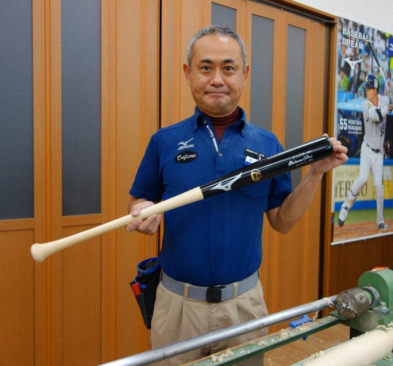 プロ野球 バット職人が見た村上の進化 1センチこだわり56号 | 毎日新聞