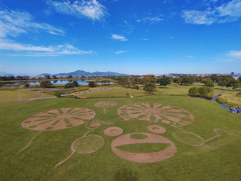 くまモンの巨大地上絵が登場 4年ぶりの祭り、9時間かけた力作 | 毎日新聞