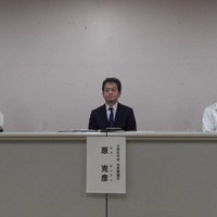 イプシロンロケット6号機の打ち上げ失敗についてオンライン記者会見するJAXAの山川宏理事長（右）ら＝ウェブ会議システムの画面から2022年10月12日午後1時35分、鳥井真平撮影